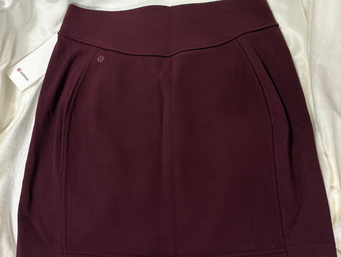 IN STOCK— LULU🍋 SCUBA HIGH RISE MINI SKIRT: LARGE