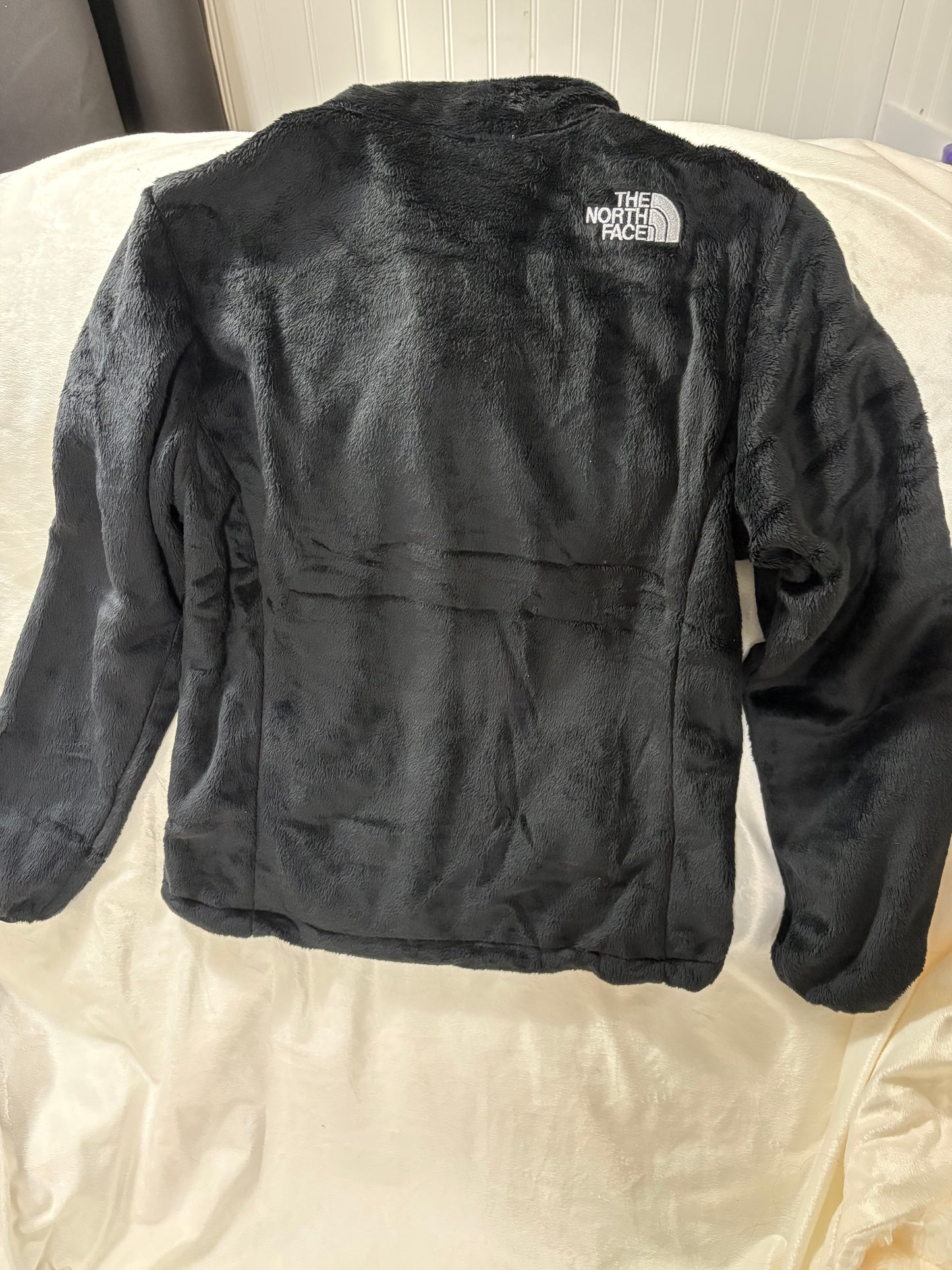 IN STOCK— FUZZY NORTH FACE JACKET: YOUTH MEDIUM 8/10